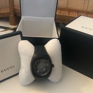 Gucci Watch w/ Rubber Band (Brand New)